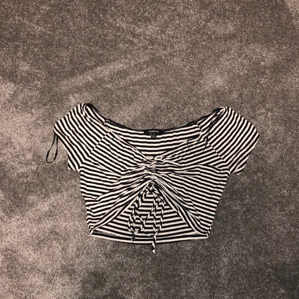 ✨Cute off the shoulder crop top✨